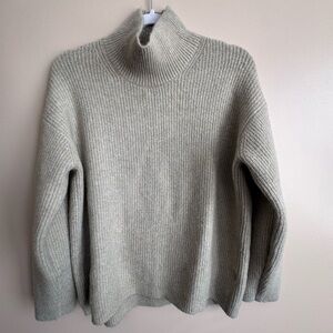 Uniqlo Gray Turtleneck Sweater